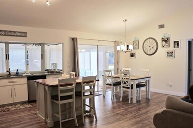 Kitchen/Dining area