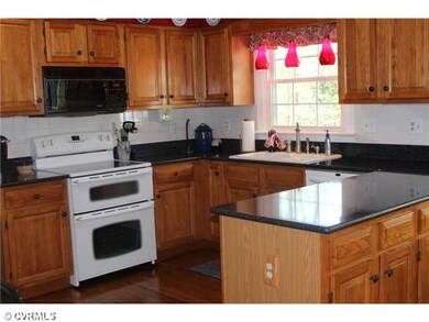 Kitchen - Quartz counter tops, double oven/smooth-