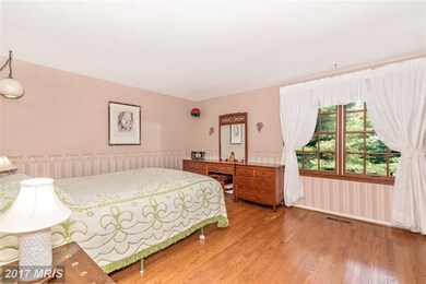 10403 Regina Ct, Clarksburg, MD 20871 - photo 5