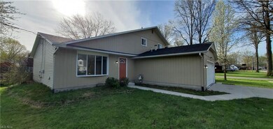 441 Buckeye Dr, Sheffield Lake, OH 44054 - photo 2