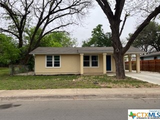 325 E Grove St, San Marcos, TX 78666 - photo 2