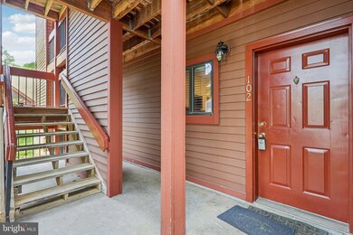 2816 Lee Oaks Place unit 102, Falls Church, VA 22046 - photo 2