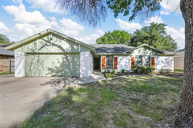 7628 Hunt Dr, North Richland Hills, TX 76182 - photo 3