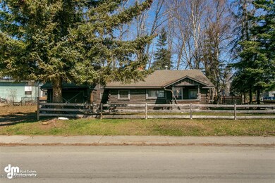 09-Front Exterior_2693