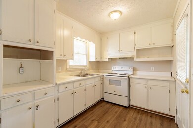 2401 Thomas St, Adel, GA 31620 - photo 6