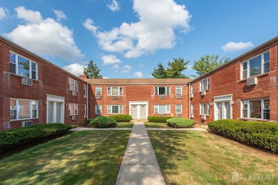 view of front facade