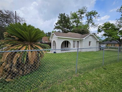 6202 Cochran St, Houston, TX 77022 - photo 2