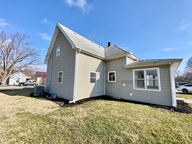 201 W Washington St, Roachdale, IN 46172 - photo 6