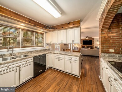 113 Scarsdale Dr, Stafford, VA 22554 - photo 7