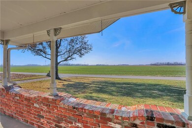 10238 N Division Rd, Fountaintown, IN 46130 - photo 3