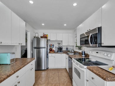 8401 Lagos de Campo Blvd unit V210, Tamarac, FL 33321 - photo 7