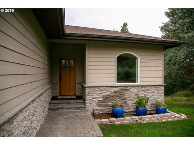 1909 W Scenic Dr, the Dalles, OR 97058 - photo 4