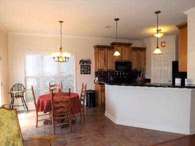 Kitchen & Breakfast