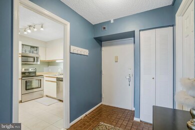 Lakeside Plaza Condominium unit 815, Baileys Crossroads, VA 22041 - photo 3