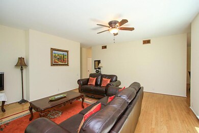 260 Litchfield Ln, Houston, TX 77024 - photo 6