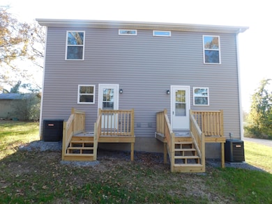 1305 Chilhowee St, Athens, TN 37303 - photo 2