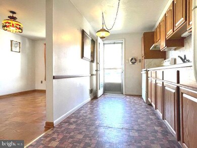 945 Regina Dr, Halethorpe, MD 21227 - photo 6