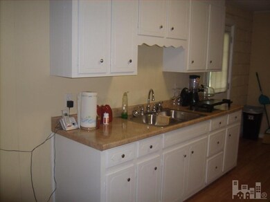 312 S Campbell St, Burgaw, NC 28425 - photo 2