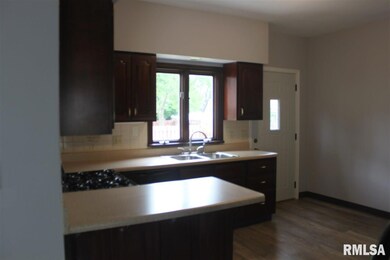 2135 Jefferson Ave, Davenport, IA 52803 - photo 2