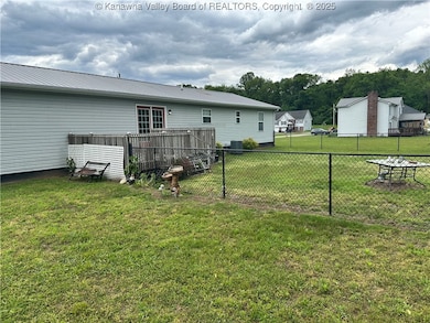 490 Hawthorne Ln, Point Pleasant, WV 25550 - photo 2