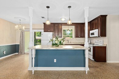 610 Roma St-19