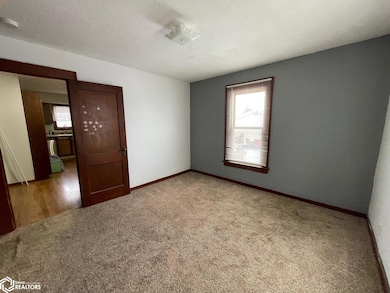 406 4th St, Deep River, IA 52222 - photo 4