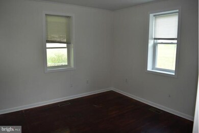 1049 Paper Mill Rd, Chambersburg, PA 17202 - photo 5