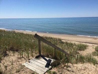Few steps to the sandy beach!