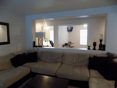 Living space Looking to Den