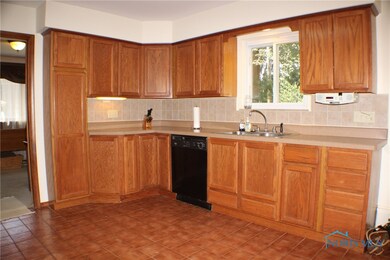 Updated Kitchen with lots of cabinets and drawers