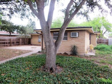 712 W Gore Ave, Pharr, TX 78577 - photo 2