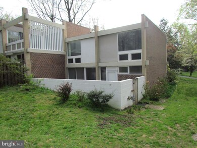 11521 Maple Ridge Rd, Reston, VA 20190 - photo 3