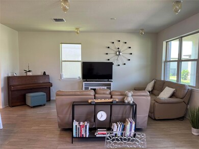 5911 Caldera Ridge Dr, Lithia, FL 33547 - photo 4