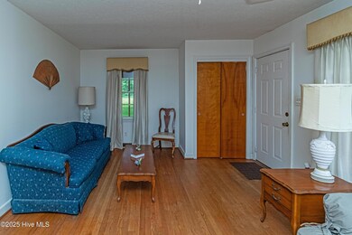 01-LivingRoom2