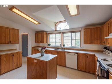 1550 Cedar St, Myrtle Point, OR 97458 - photo 7