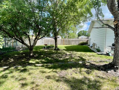 1605 7th Ave NE, Jamestown, ND 58401 - photo 3