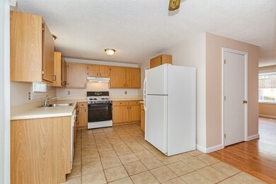 126 Willard St unit J, Lowell, MA 01850 - photo 2