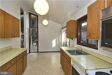 5360 Sideburn Rd, Fairfax, VA 22032 - photo 5