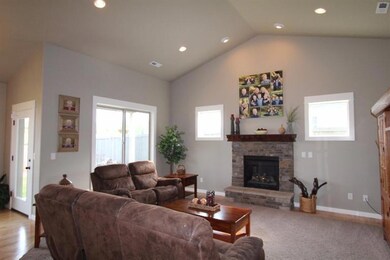 664 Nottingham Terrace, Eagle Point, OR 97524 - photo 4