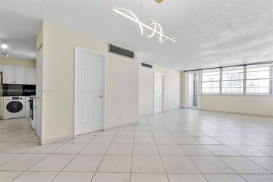 Aquasol unit 8R, Miami Beach, FL 33141 - photo 3