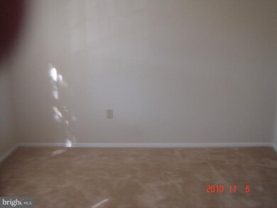 16715 Chowning Ct, Woodbridge, VA 22191 - photo 4