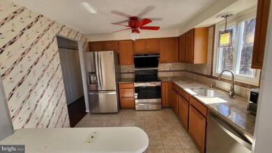 11614 Sir Spencer Way, Germantown, MD 20876 - photo 7