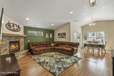 004_Living Room