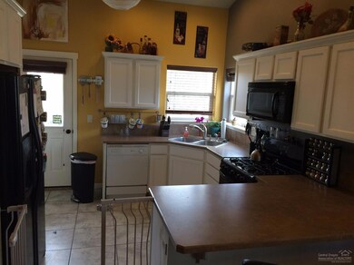 63725 Hunters Cir, Bend, OR 97701 - photo 3