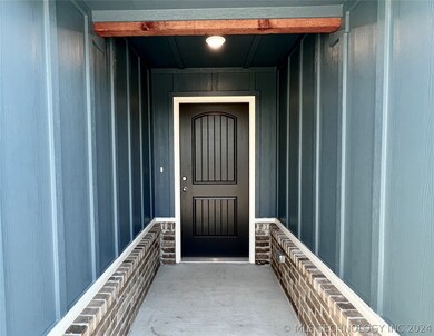 907 SE 2nd St, Pryor, OK 74361 - photo 2