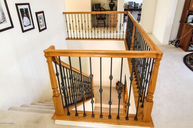 Elegant Railing for the Stairway
