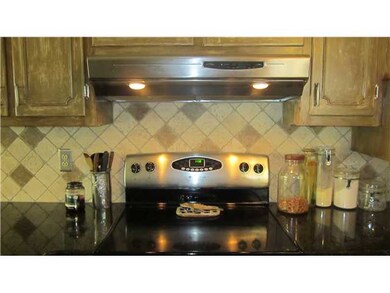 Kitchen tile backsplash