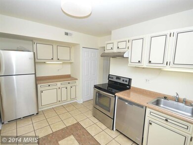 9723 Kings Crown Ct unit 1, Fairfax, VA 22031 - photo 2