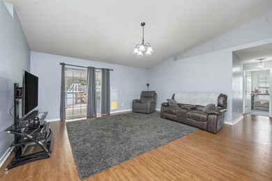 Living room w/laminate flooring