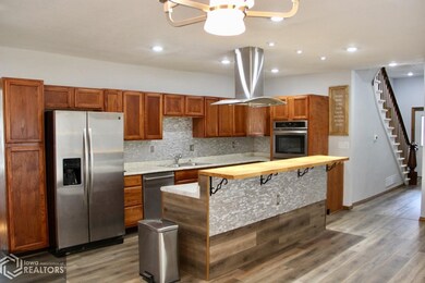 724 E 4th St N, Newton, IA 50208 - photo 7